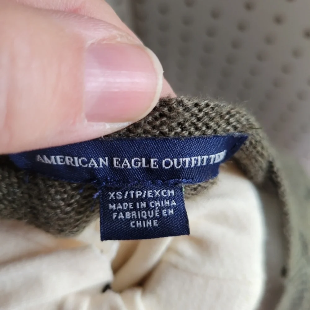 American Eagle Outfitters XS‎ women's cold shoulder sweater